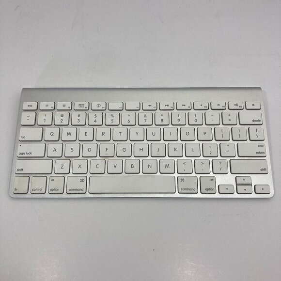 Genuine Apple A1314 Bluetooth Aluminum Keyboard Silver Compact - TESTED - Picture 1 of 8